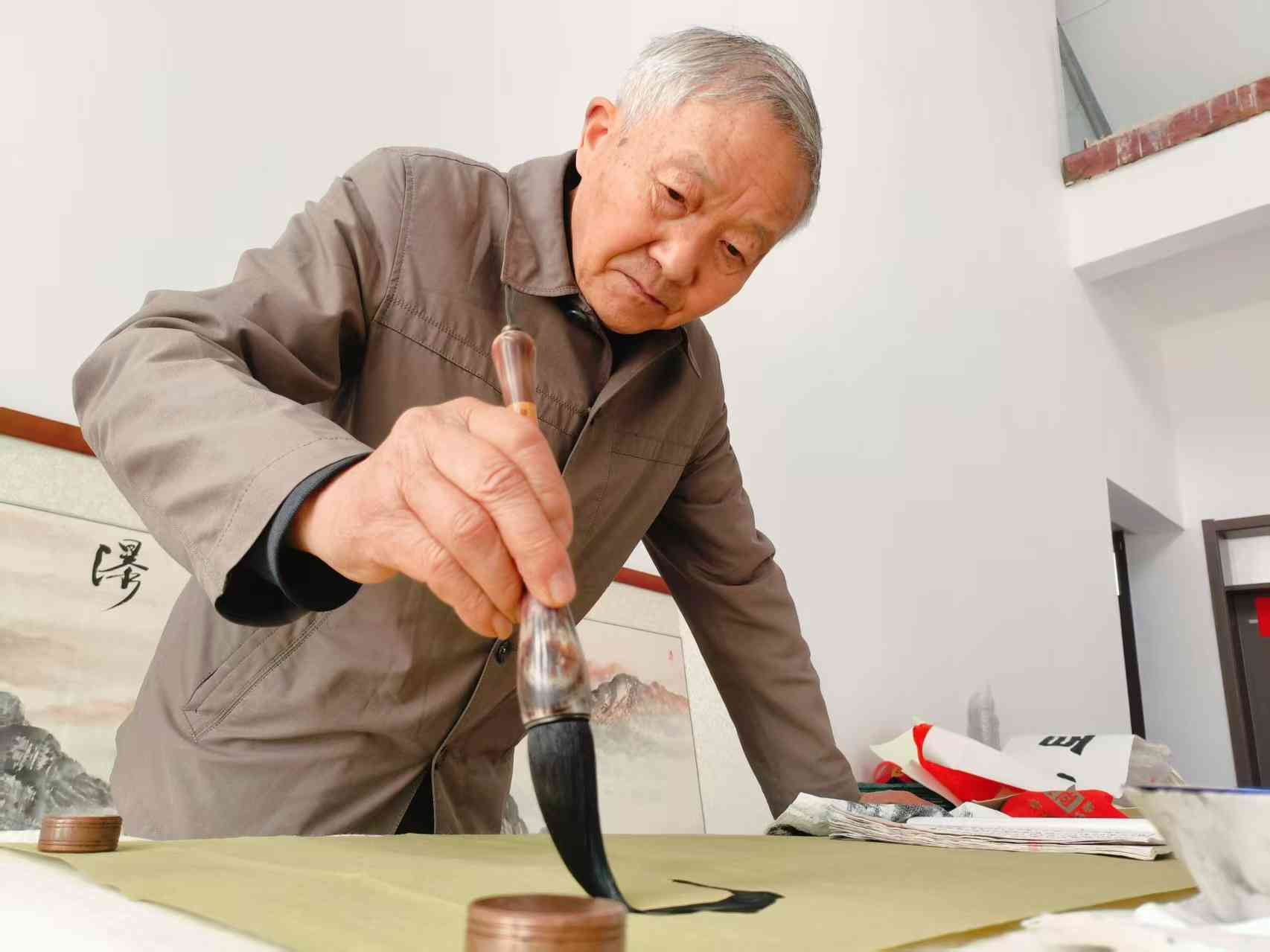 著名書法家葉智平到渦陽送字下鄉(xiāng)